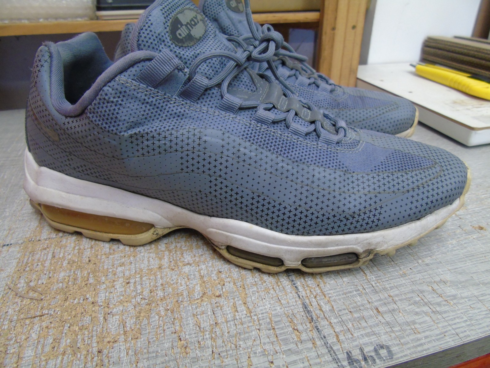 GENUINE NIKE AIR MAX 95 size 9.5 UK **USED CONDITION**  RARE DESIGN** OFFERS!!! image 2