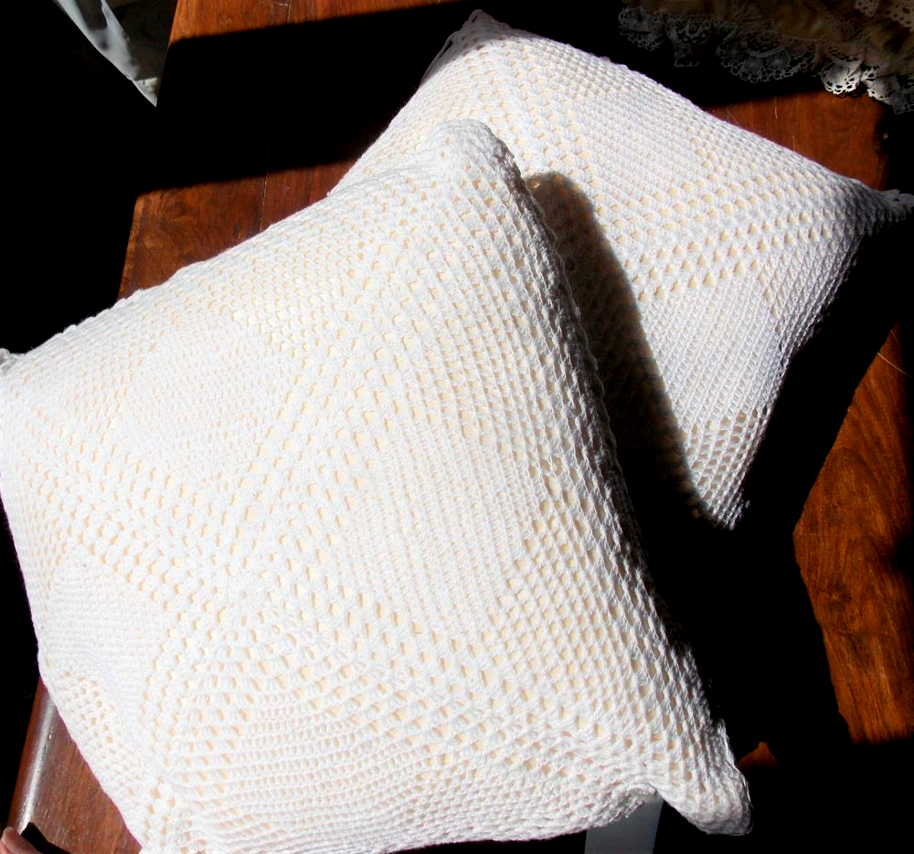 Coussin ancien en crochet – D'Yvette à Simone