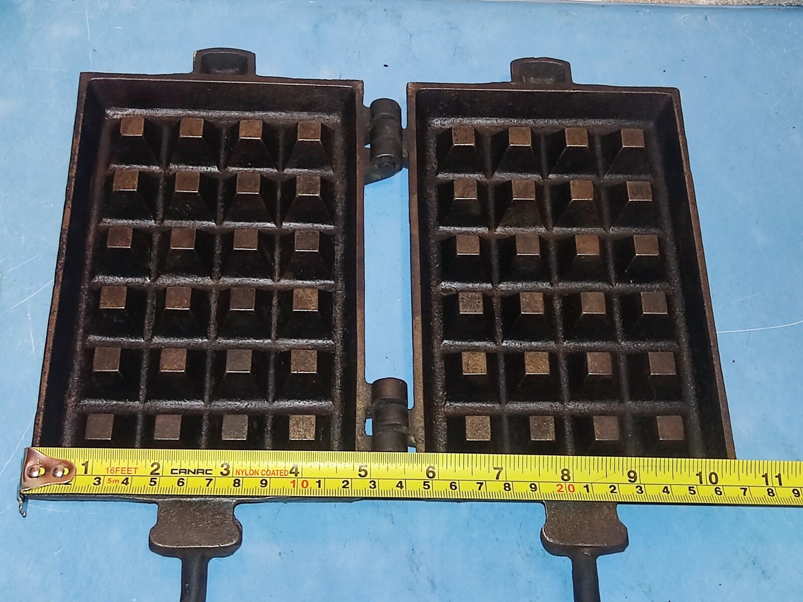 Rare DC 481 7 Antique Cast Iron Belgian Waffle Maker Long Handle eBay