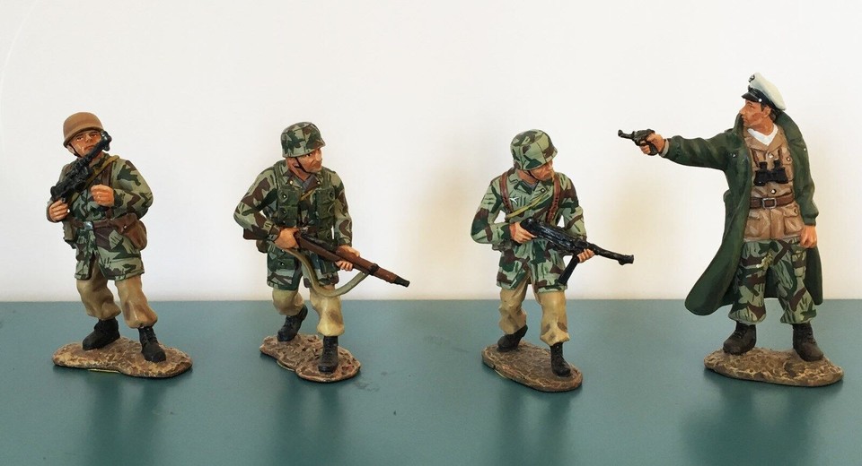 LW069 Fallschirmjager Squad Leader - King & Country