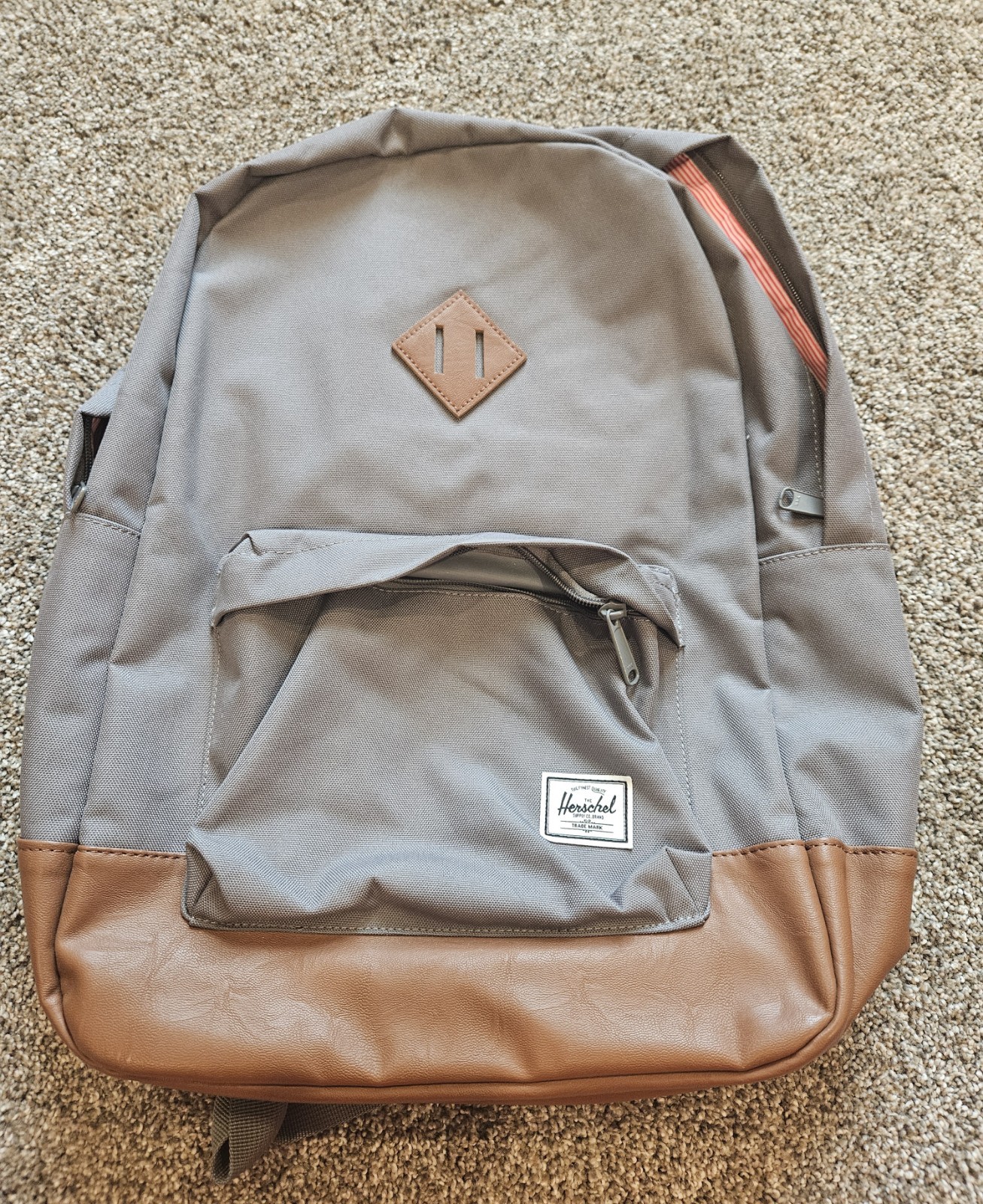 Herschel Heritage 21.5L Laptop Backpack in Light Grey Crosshatch