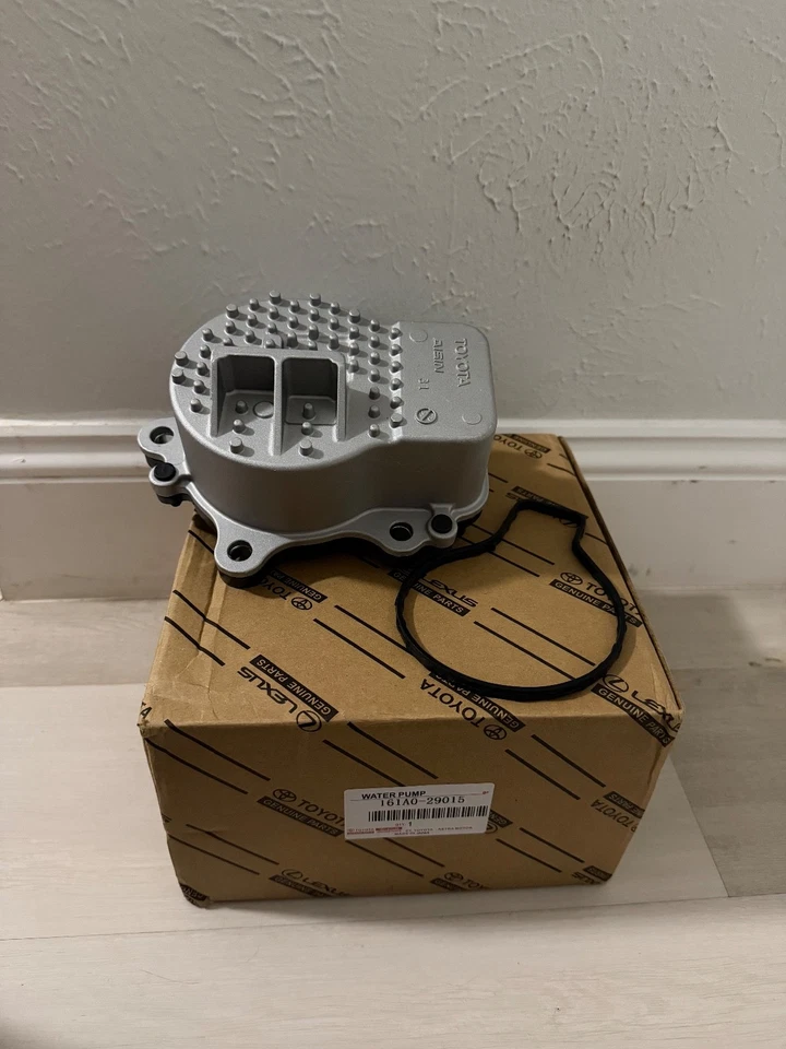 New Toyota Water Pump 161A0-29015 LEXUS Prius Prius CV + CT200h Electric - Image 4 of 4