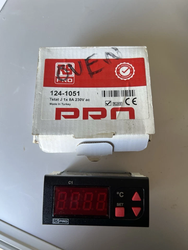 Temperature Controller RS PRO Panel Mount On/Off , 1 Input, 2 Output Relay - Image 2 of 4