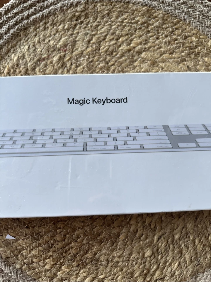 Apple Magic (MQ052LL/A) Wireless Keyboard with Numeric Pad - Silver - Image 2 of 4