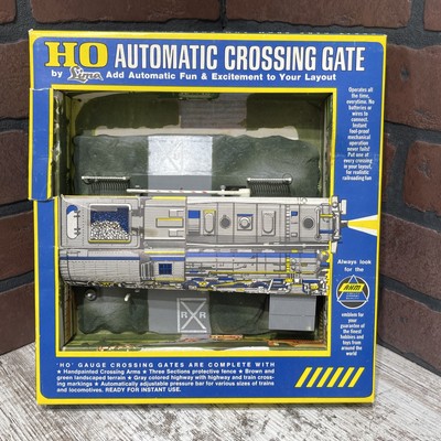 Vintage HO AHM 5602 Automatic Crossing Gate in original box Fast Ship