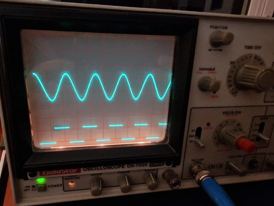 Voltcraft Signal Function Generator  VCF Ein- & BNC sync Ausgang Sinus Dreieck  - Bild 2 von 4