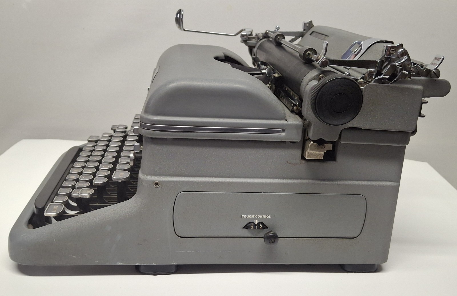 Vintage Royal Desktop Manual Typewriter KMG Model  1949 WORKS