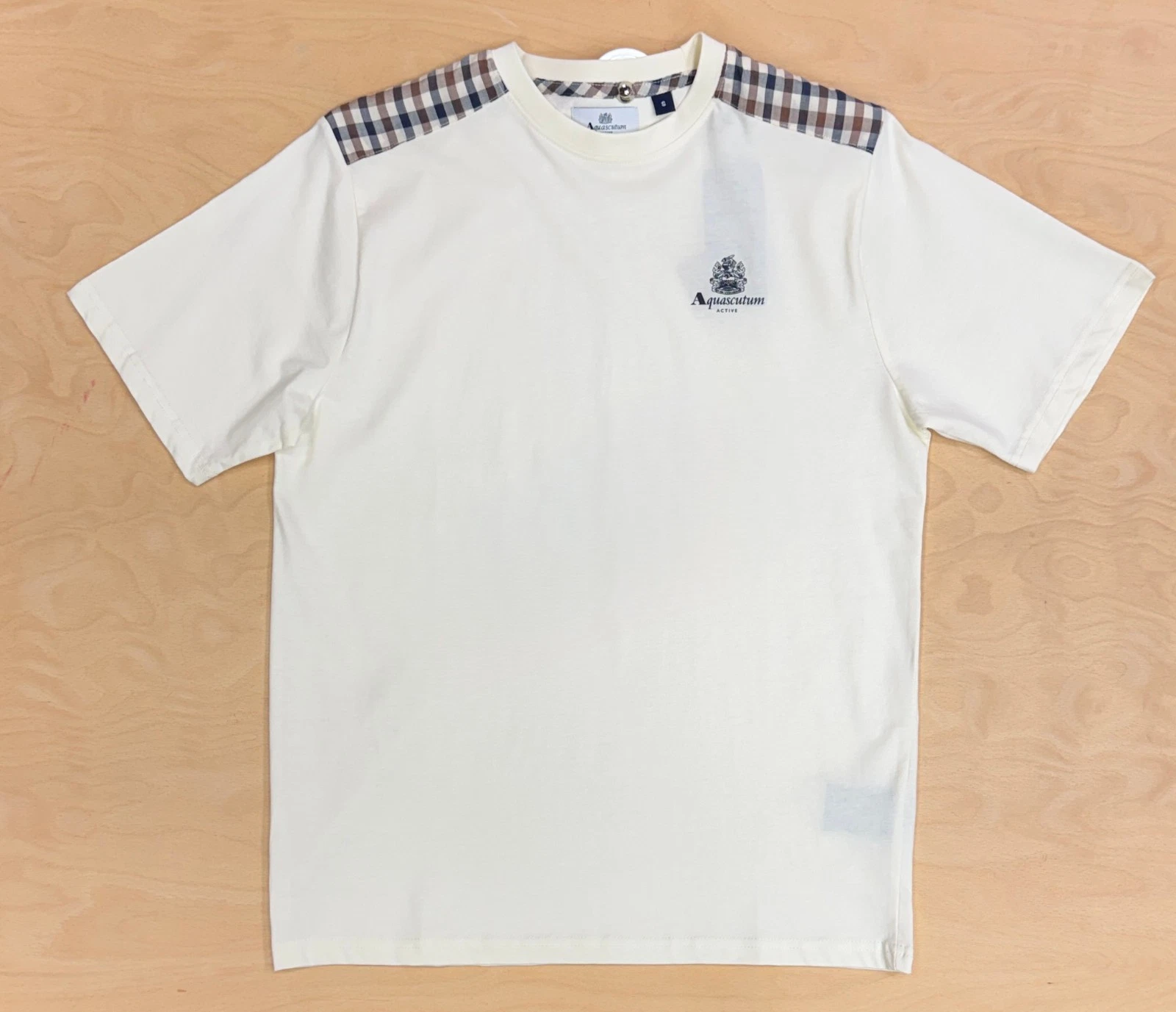 AQUASCUTUM Active Iconic CC Club Check Shoulder T-Shirt - Old white poplin