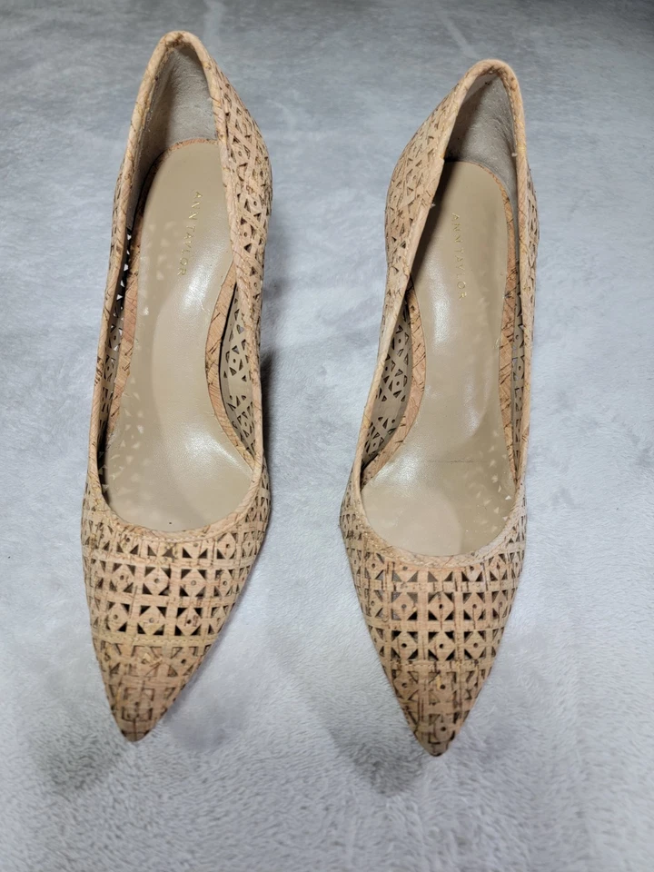 Женские туфли-лодочки Ann Taylor 6,5 М бежевые пробковые лазерная резка без шнуровки с заостренным носком на каблуке классические - Изображение 2 из 4