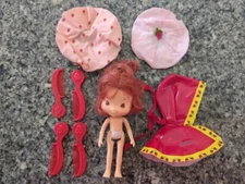 Lot Of 8 VTG Strawberry Shortcake Berry Wear RAINY DAY Raincoat Combs Hats Doll