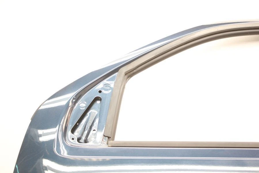 Porta dianteira esquerda driver Nissan Frontier azul 2016-2018 com moldura lateral da carroceria - Imagem 3 de 4