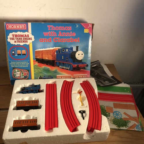 HORNBY Nº R 9029 THOMAS & FRIENDS JUEGO DE TREN DE CUERDA DE PASAJEROS Annie & Clarabel, | Zustand: Used