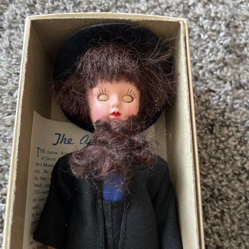 De colección. "Muñeca Amish de plástico duro / Disfraz Amish / Ojos azules / Pelo castaño 7""" - Imagen 9 de 9