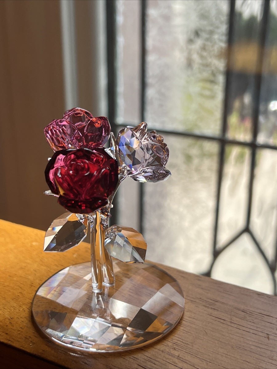 ローズローズ Swarovski Figurine 5490756 Red Rose Blumenträume 5in Product