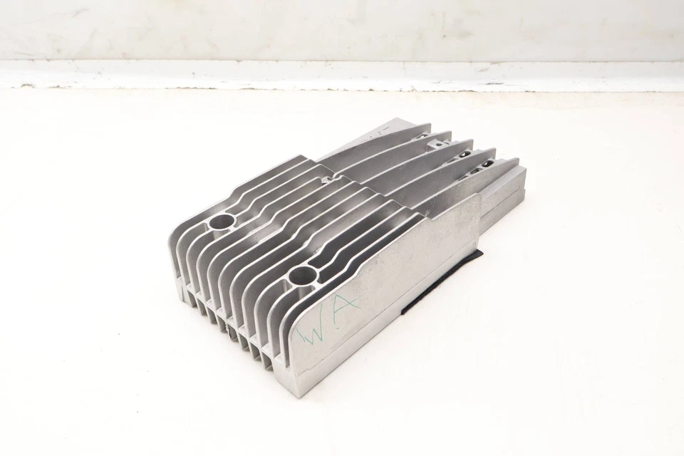 AUDI TT RS QUATTRO 2012-2014 - Amplificador Bose / AMP 8J0035223D Foto 2 de 4