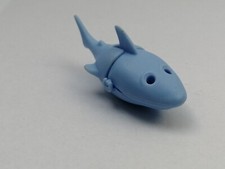 Jajko niespodzianka Pojedyncza figurka Rekin z serii Niegrzeczny gang zatrzaskowy 1996 Ferrero Kolekcjoner