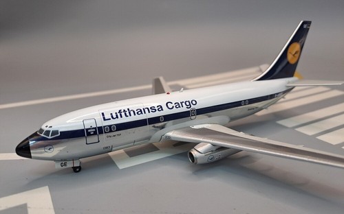 BOEING 737-230C LUFTHANSA CARGO REG: D-ABGE WITH STAND - JFOX JF-737-2-009 1/200 - Picture 5 of 9
