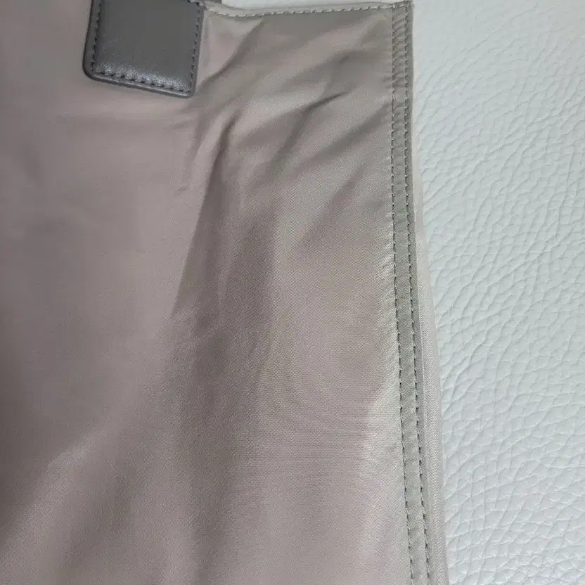 Tory Burch Beige Tote Bag, Lightly Used thumbnail 6