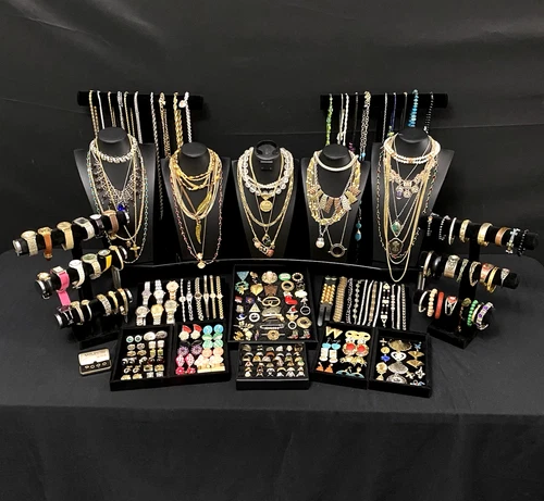 234 pc Antique Vintage Estate Costume Jewelry Some Signed. Lot 736