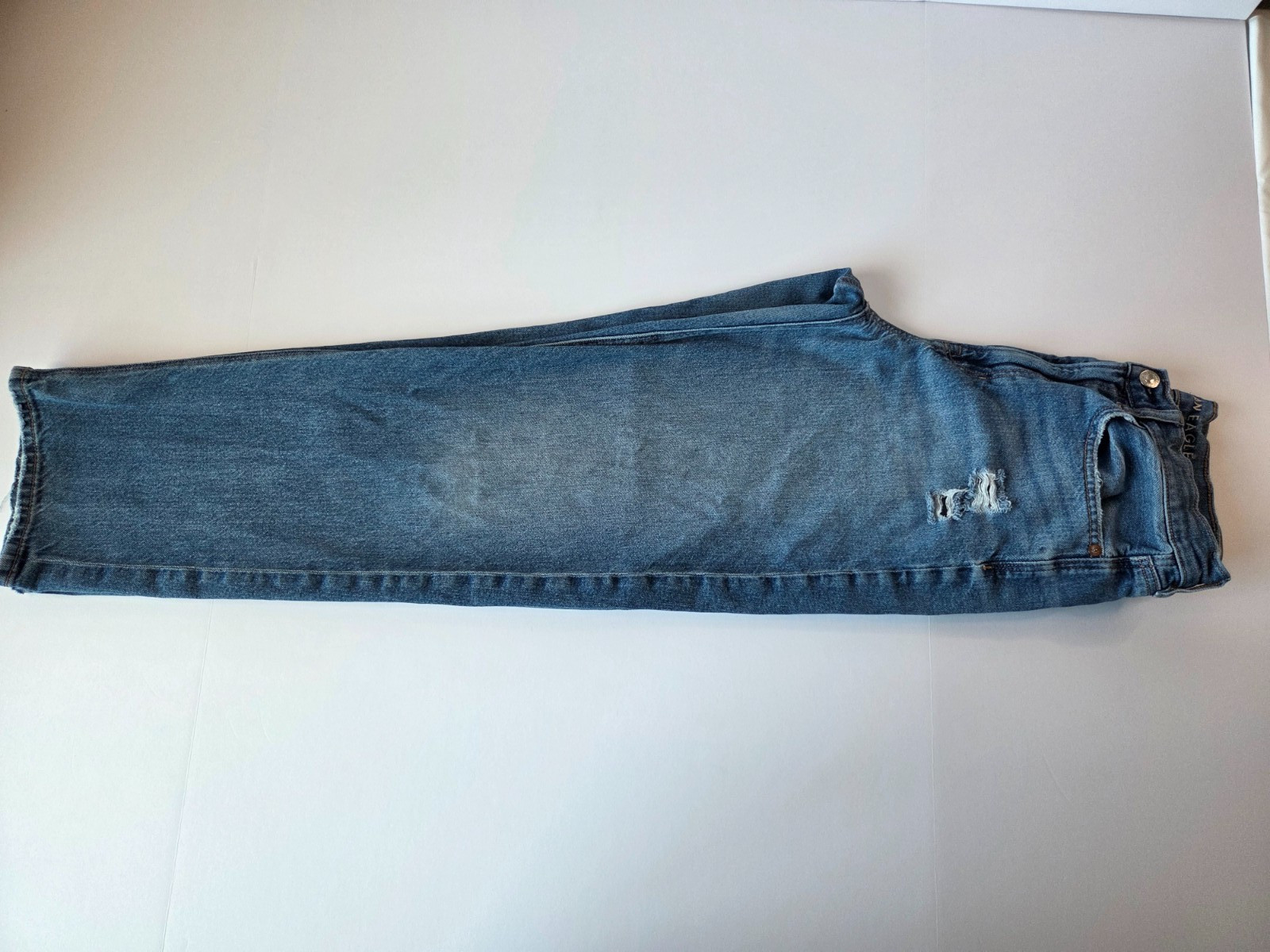 American Eagle Strigid Mom Jeans Women's Size 6 Regular Blue Distressed Denim