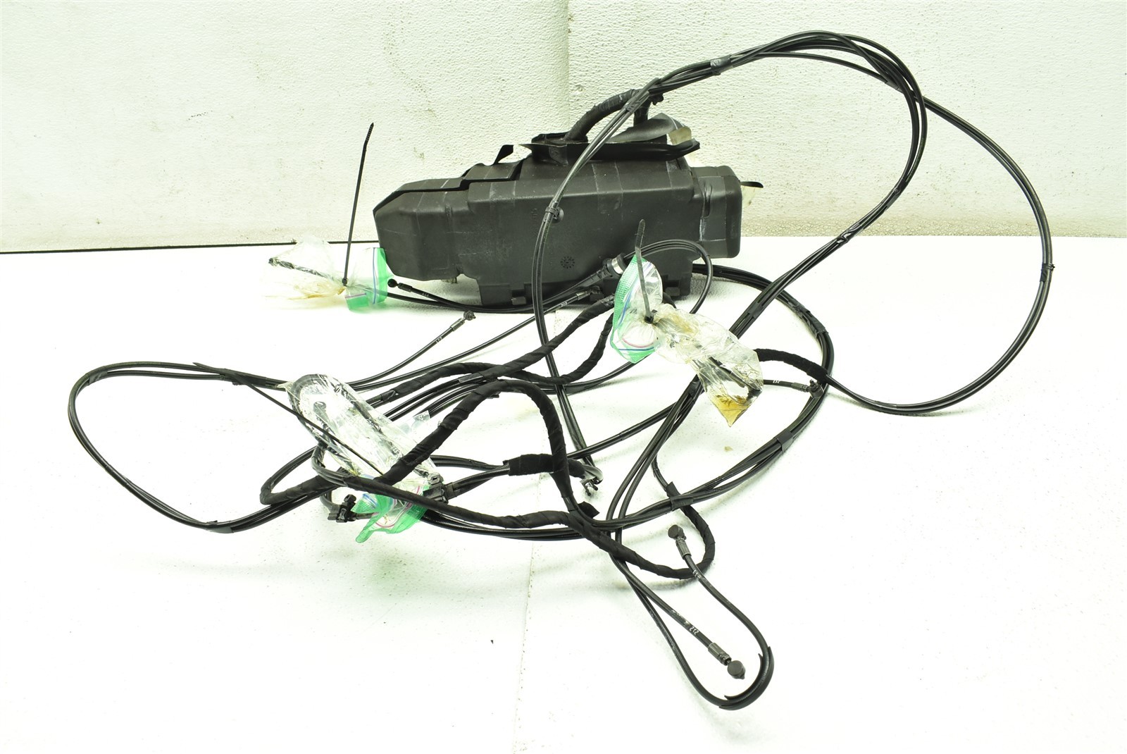  McLaren 570s Convertible Roof Hydraulic Pump Unit Factory OEM HB71565-002
