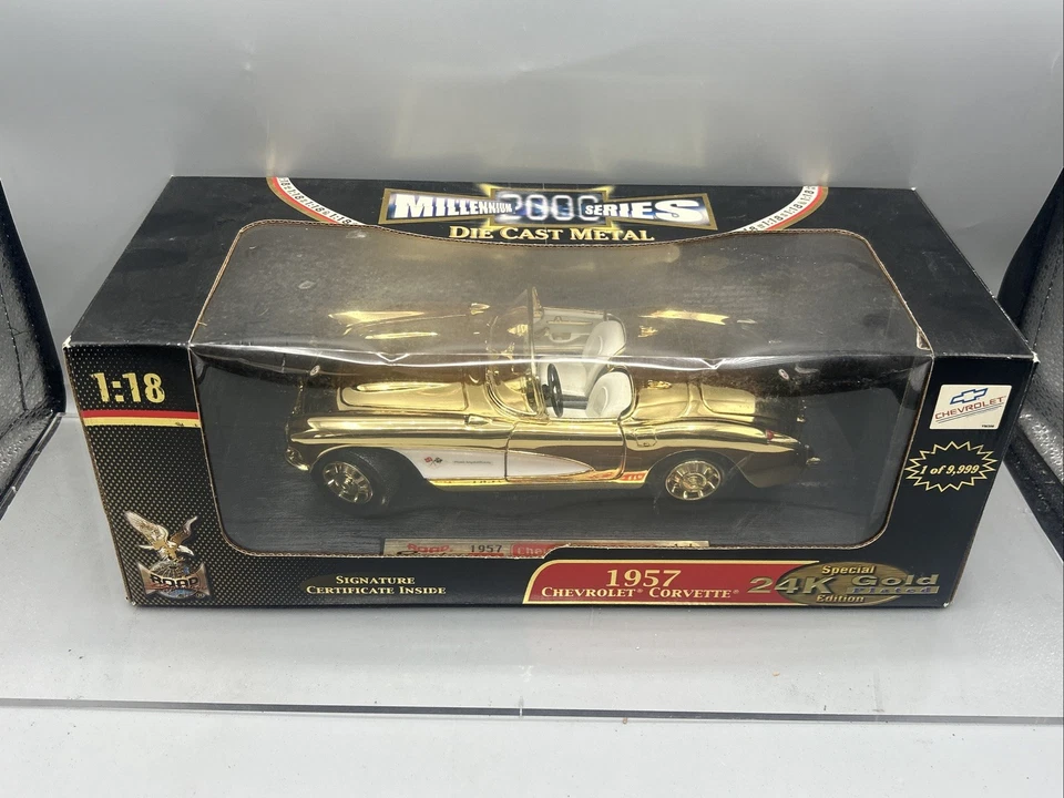 Chevrolet Corvette 1957 1/18 Road Signature oro 24 k Yat Ming 92017; Foto 2 de 4