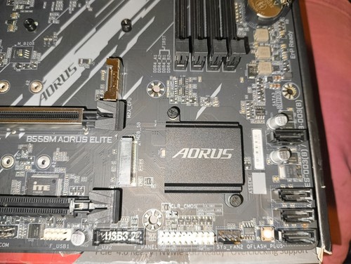 GIGABYTE B550M AORUS ELITE AM4 AMD Motherboard - Bild 5 von 15