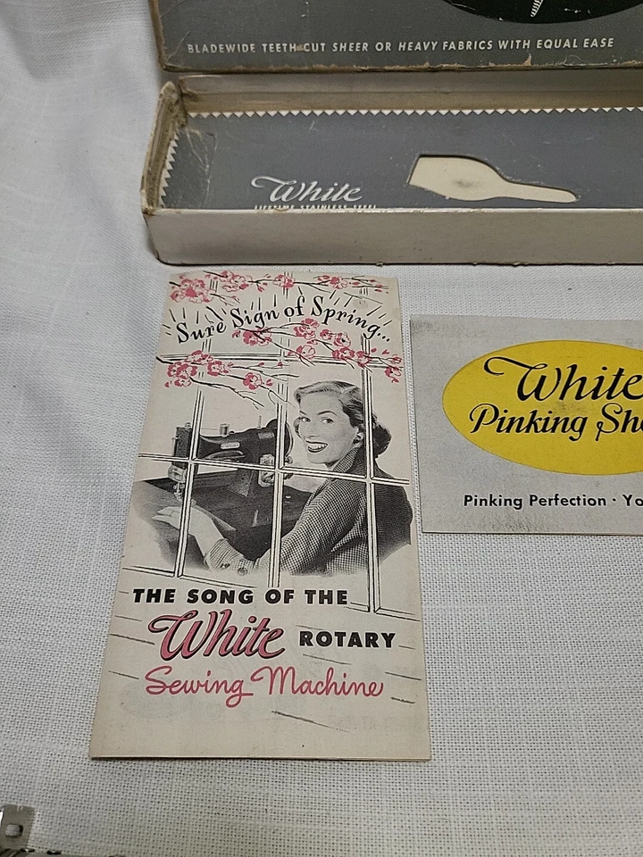 Vntg White Pinking Shears Sewing Fabric Crafting Scissors USA With Box & Inserts - Image 3 of 4