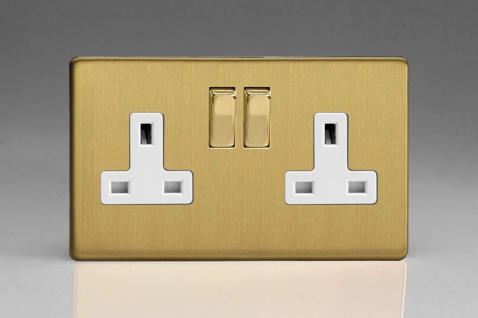 Varilight XDB5WS 13A Socket White 2-Gang Brushed Brass, 86x147x32mm