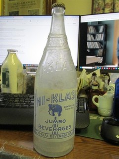 Lansing Mich. Hi Klas (Elephant) 32 Oz. ACL Soda Pop Bottle GREEN Michigan MI