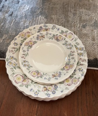 Franće Arcopal Antique Floral Opal Glass Dinner Plates Microwave Safe