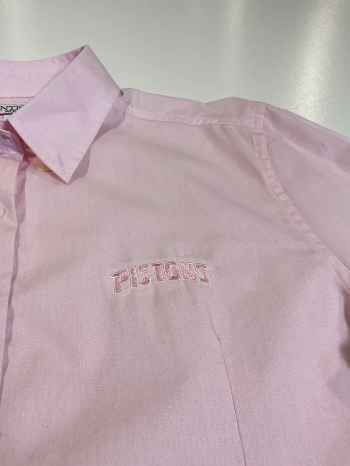 Camisa De Colección Detroit Pistons Rosa Abotonada Para Mujer Talla S NBA Y2K Foto 2 de 4