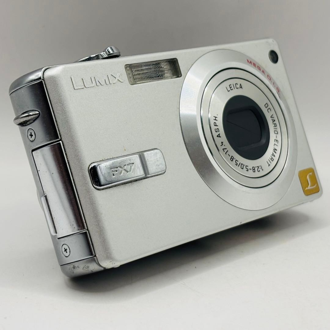 Panasonic LUMIX DMC-FX7 Digital Camera Tested with Minor Wear and