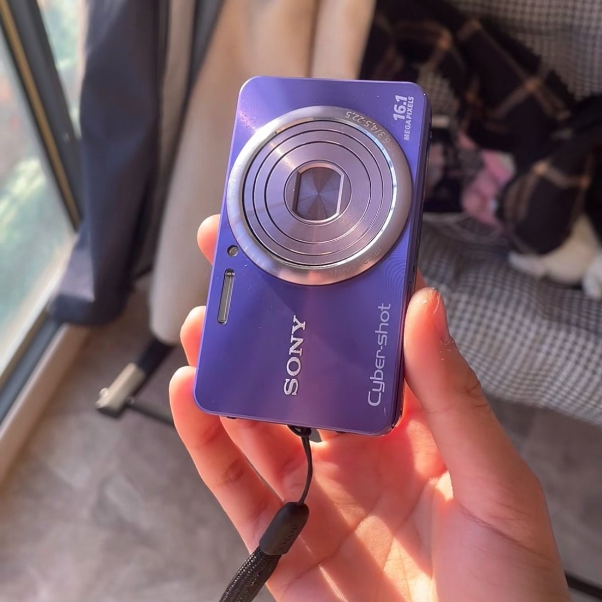 Sony Cyber-shot DSC-W570 16.1MP Digital Camera 25mm Wide Zoom 720p