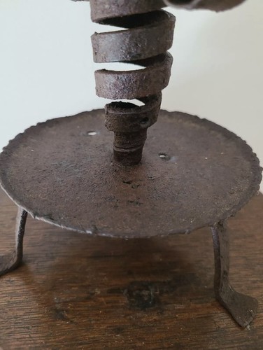 Antiker schmiedeeiserner primitiver Kerzenständer Dreibeinfuß Hofleuchter - Bild 3 von 7