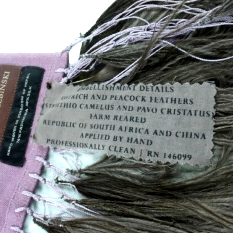 ANNA TRZEBINSKI Bufanda de mezcla de seda de cachemir recortada con plumas de avestruz/pavo real Foto 4 de 4