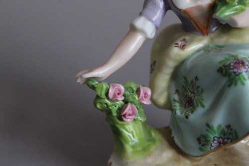 Sitzendorf Porzellan Dame mit Blumen H 11 cm Fehlstelle Hand - Picture 6 of 14