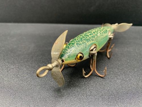 VINTAGE PFLUEGER NO.3185, 5 HOOK MINNOW WITH GREEN CRACKLE BACK, UNMARKED PROPS - Picture 4 of 17