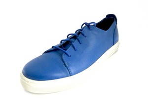 blue leather tennis shoes