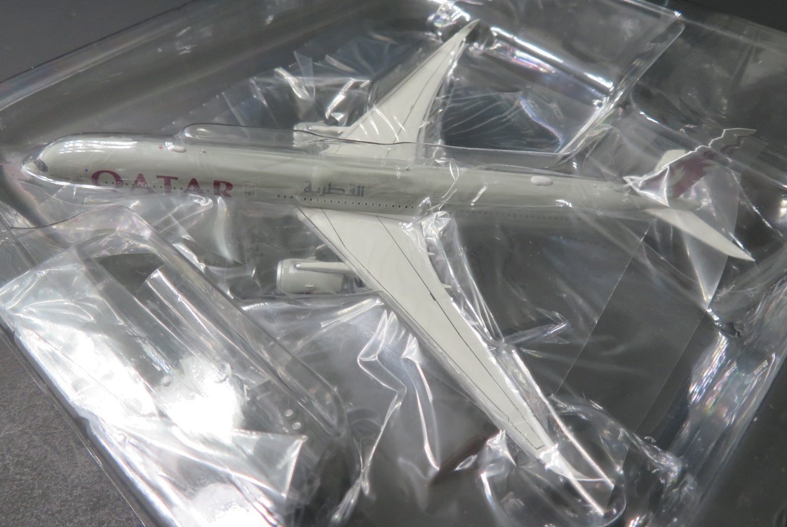 Maquette Avion A350-1000 Qatar Airways – 1:200, Alliage Zinc, Présentoir Bureau, Collection Décoration