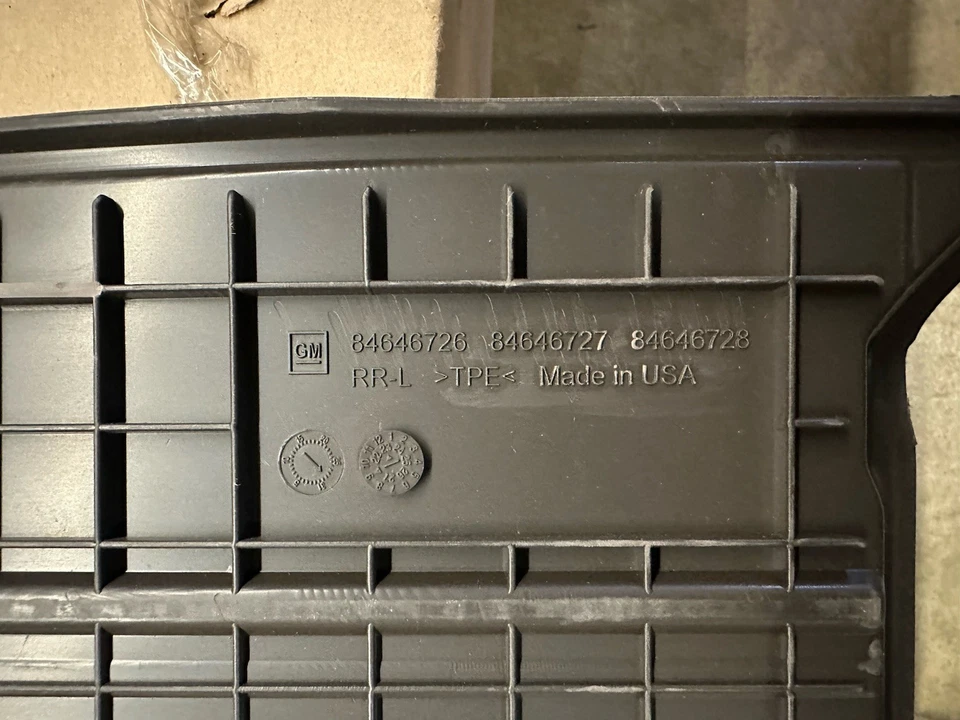 Подлинные напольные покрытия для любых погодных условий 2-й ряд 2021-2025 годов выпуска для GMC Yukon 84646726 от оригинального производителя - Изображение 4 из 4