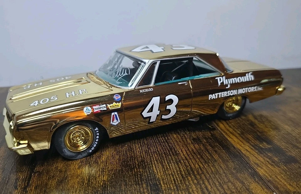 Belvedere D500 1964 autografiado cromo dorado 1:24 Richard Petty #43 con certificado de autenticidad de los 3 Foto 3 de 4