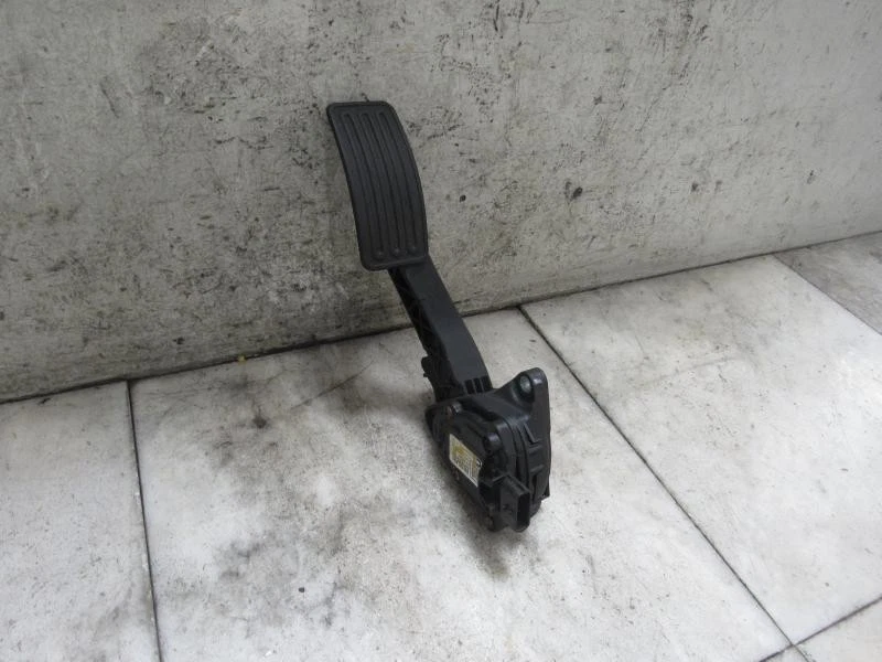 2013 NISSAN ALTIMA GAS PEDAL - Image 4 of 4