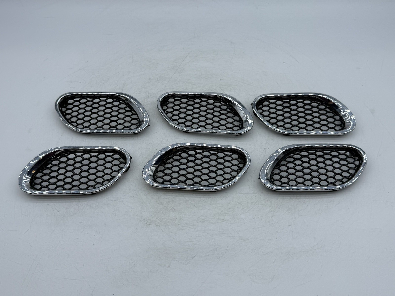 2003-2012 MASERATI QUATTROPORTE LEFT & RIGHT FENDER AIR VENTS GRILLE (6X) OEM