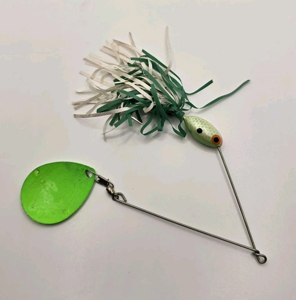 Señuelo de pesca de lubina Bomber de una sola hoja verde Spinnerbait usado 1/2 oz. Foto 4 de 4