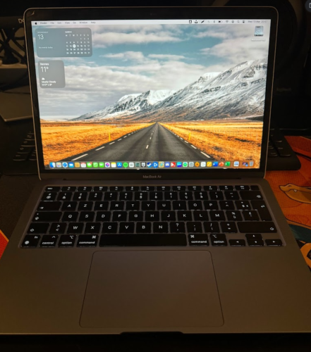 Apple MacBook Air M1 2020 - Superbe état - avec accessoires - Afbeelding 1 van 4