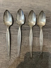 Vintage WM ROGERS MFG CO Silver Plate Grapefruit Fruit Serrated Spoons Set of 4