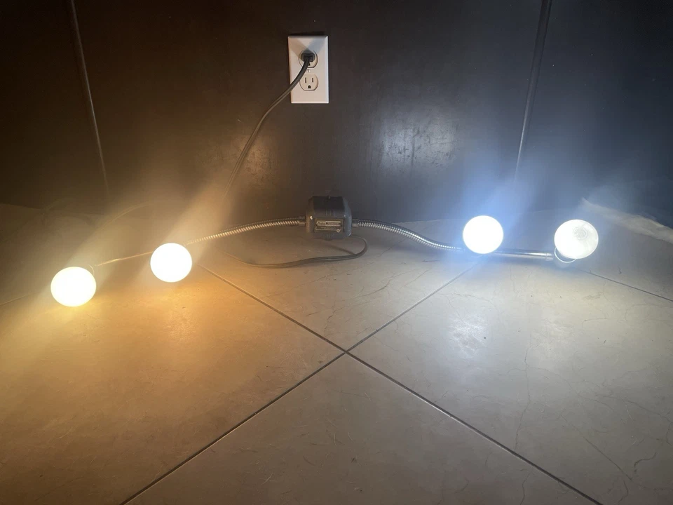 Vtg MAYFAIR MFG "FLEXOLITE DELUXE" Quad Light Gooseneck Adjustable Chrome Lamp - Image 4 of 4