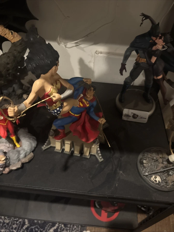 2007 DC Direct WONDER WOMAN VS SUPERMAN Statue. Box Included - Image 3 of 4