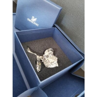 Excellent condition, discontinued, rare Swarovski Rose Excellent condition, discontinued, rare Swarovski Rose